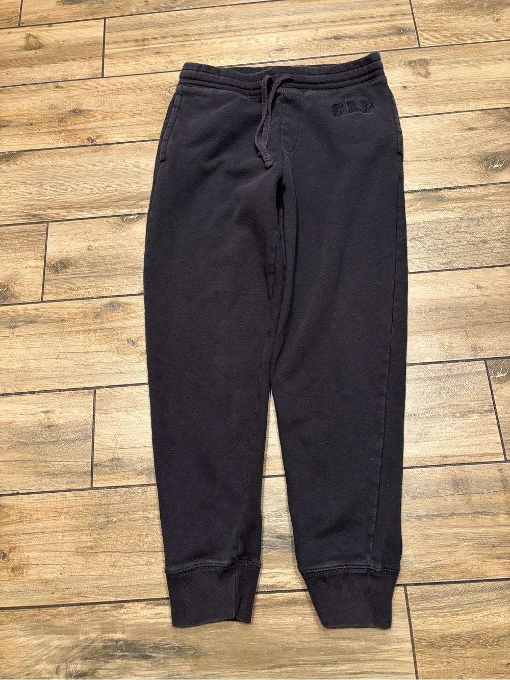 GAP Mens Fleece Jogger Sweatpants Faded Black Tonal Arc Logo Medium 28 Inseam